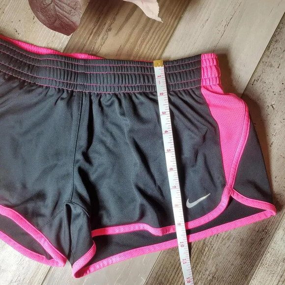 Nike Dri-Fit Women's Black and Pink Running Shorts Size Medium - Picture 10 of 15